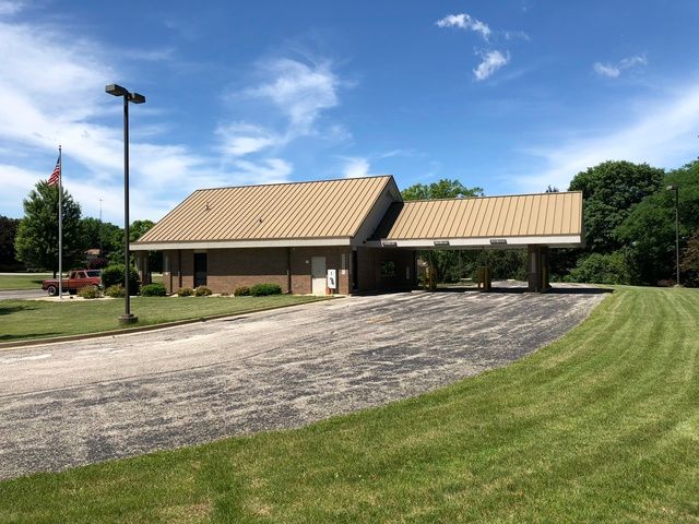 8225 Fox River Dr, Newark, IL 60541
